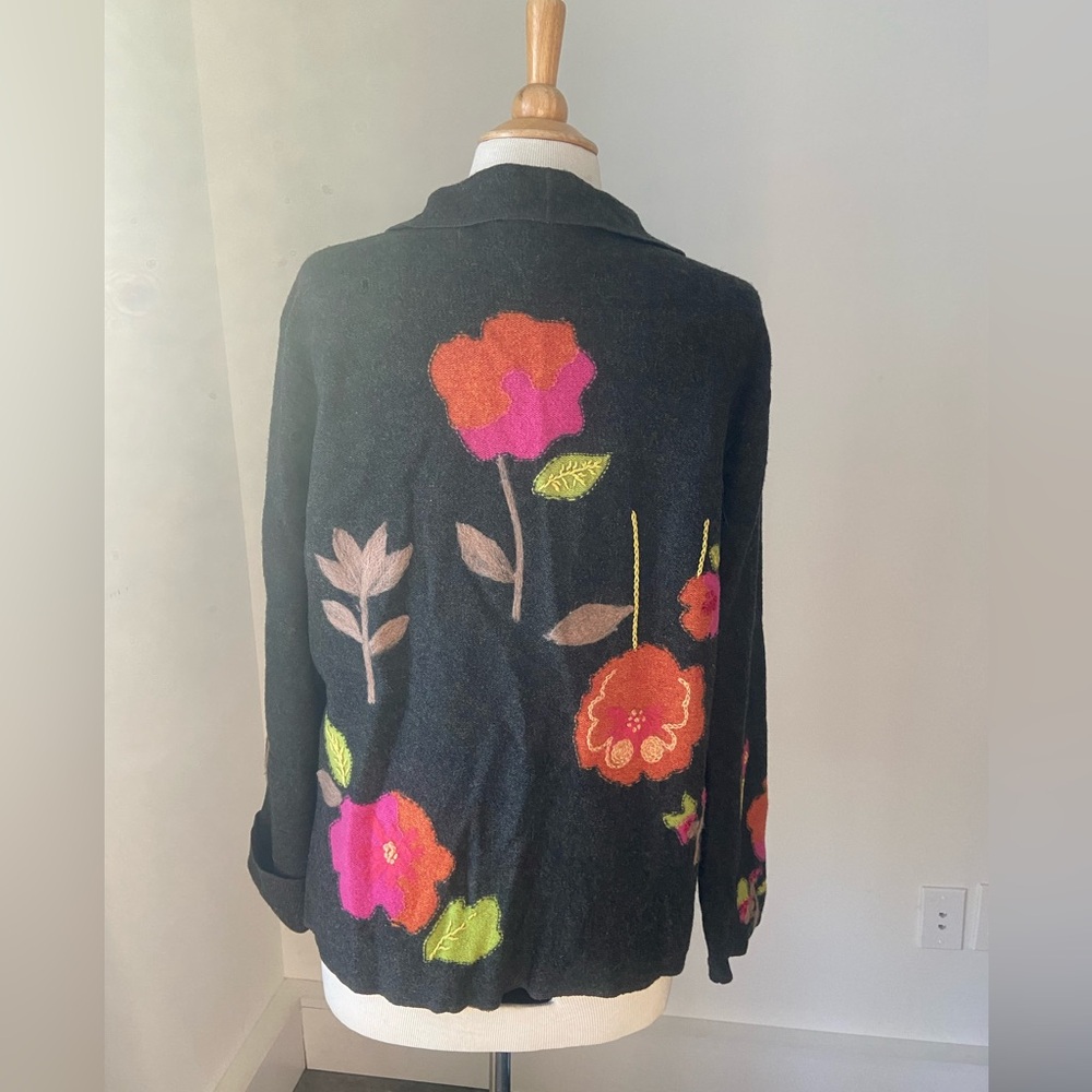 🌿Floral Patchwork Sweater💐 - Picture 6 of 8
